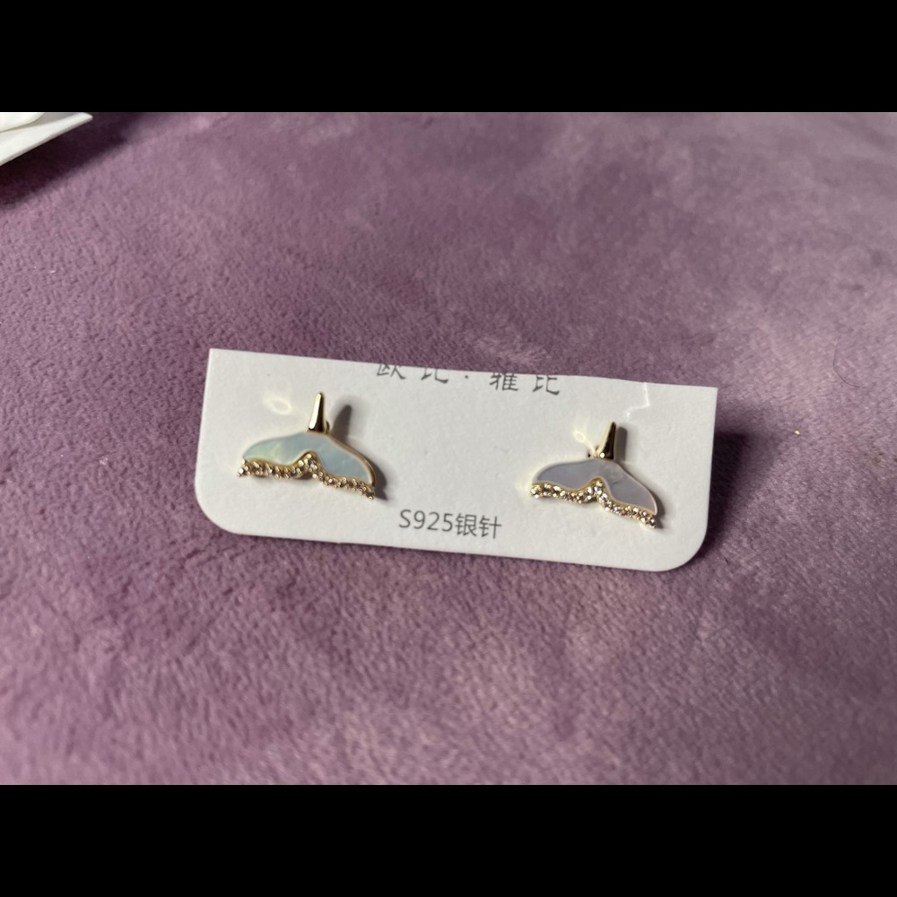 Gold earrings